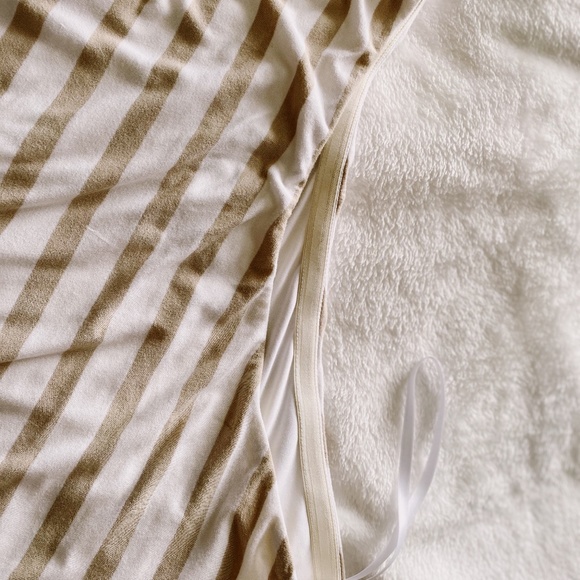 💓White House Black Market One Shoulder Top - Picture 9 of 12